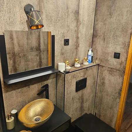 Toelgyes Apartmanhaz Apartment *